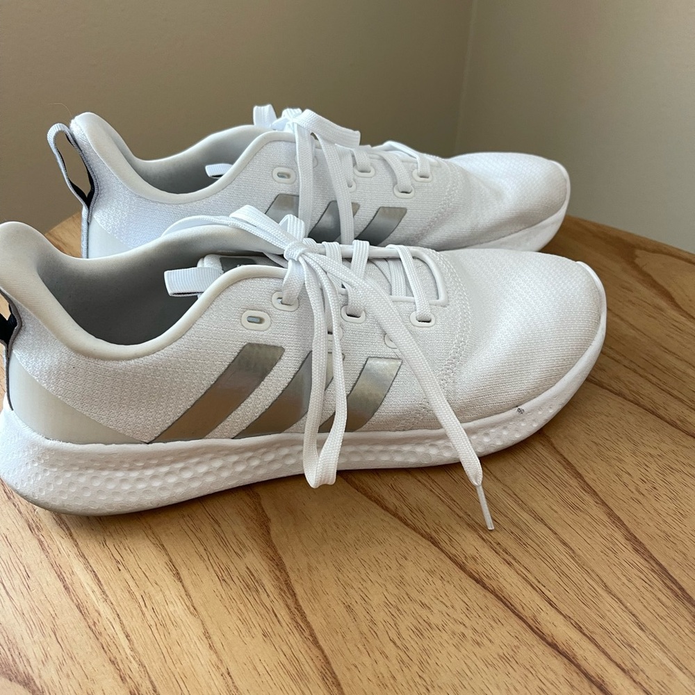 White Adidas Cloud Foam Women’s Shoes